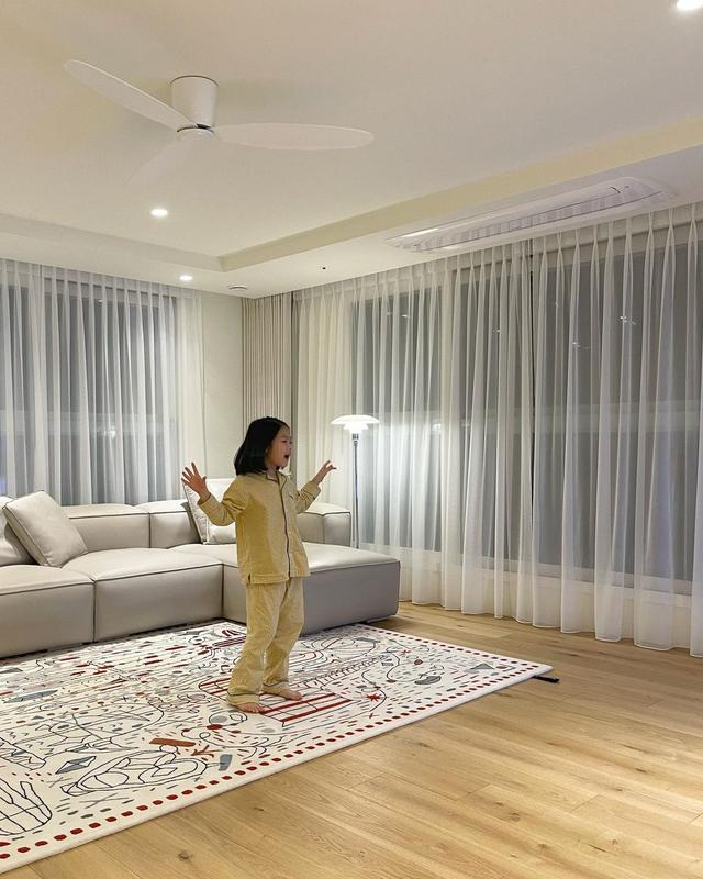 看过这套120㎡高层住宅，发现极简风真的舒服，家务活也少了一半-3.jpg