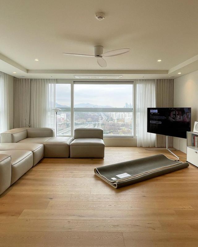 看过这套120㎡高层住宅，发现极简风真的舒服，家务活也少了一半-2.jpg