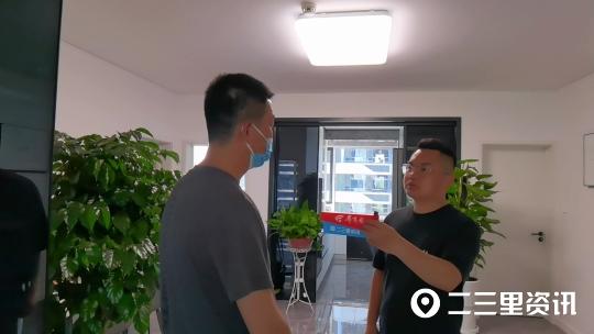榆林一市民花6.2万元全屋定制家具，结果柜门“打架”还起翘-1.jpg