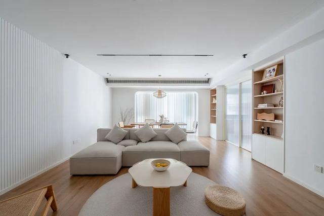 110㎡极简风，全屋柜体暗门设计干净利落-4.jpg