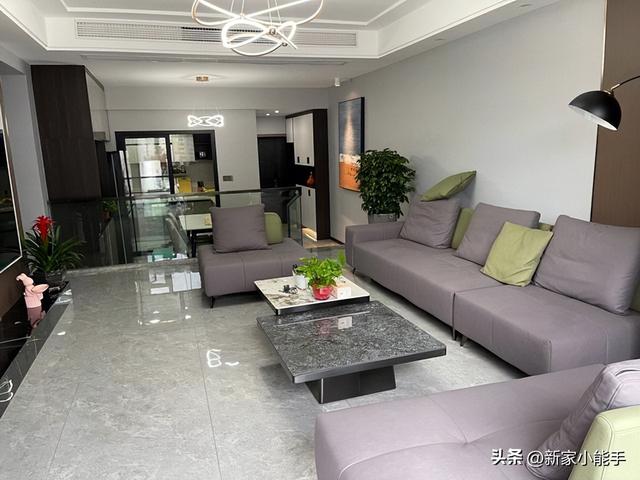 看她家入住大半年错层的新房，装修显得很有品位，生活更是精致呀-4.jpg
