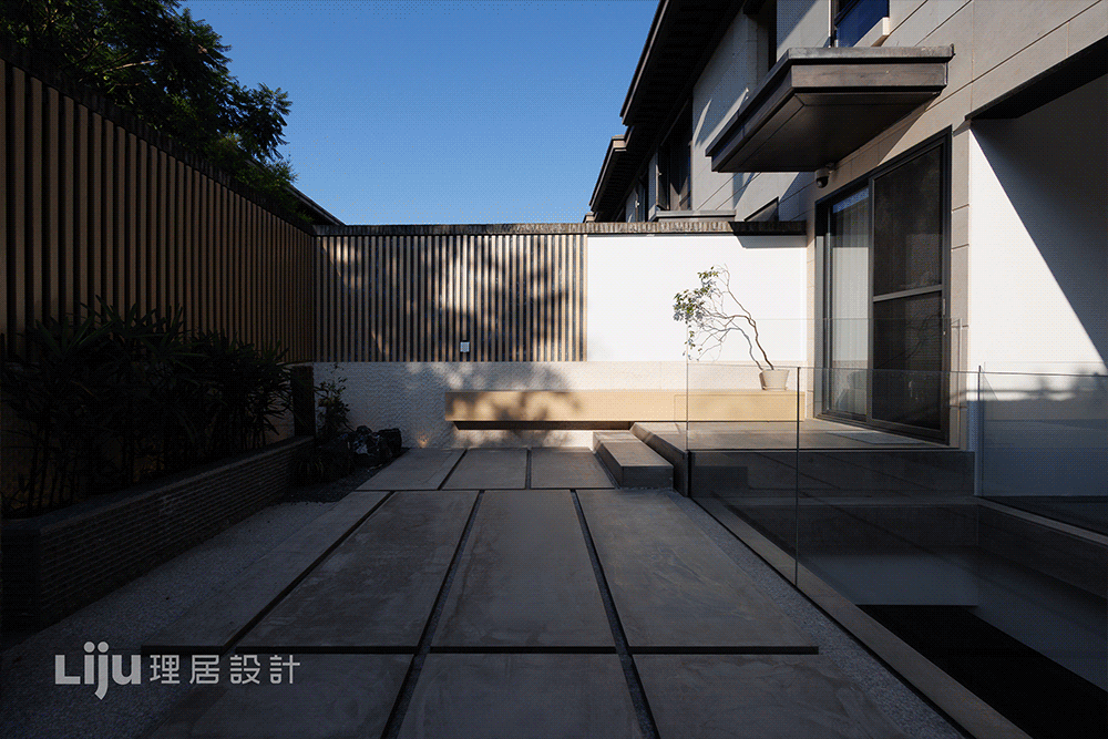 d37.gif