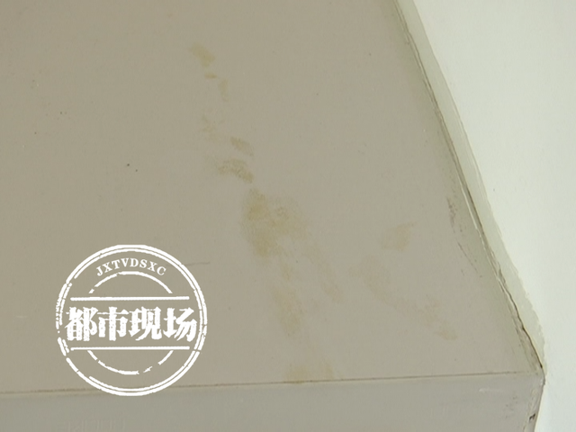 在“好莱客”定制家具，一年就变形变色发霉，门店：都是小问题-4.jpg
