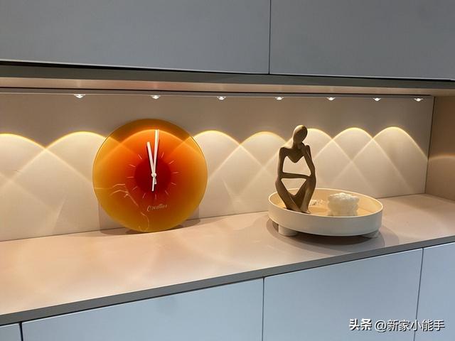 她家奶油风的装修，效果真心不错，电视墙不做一点造型很喜欢-1.jpg