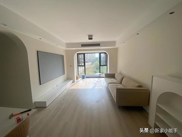 她家奶油风的装修，效果真心不错，电视墙不做一点造型很喜欢-6.jpg
