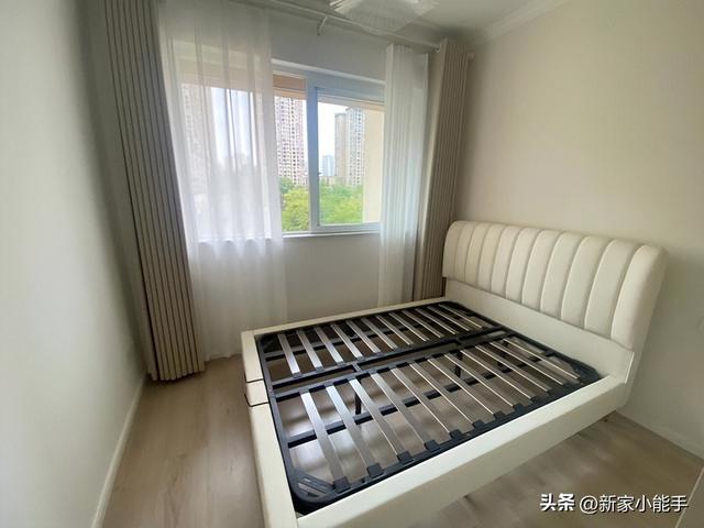 她家奶油风的装修，效果真心不错，电视墙不做一点造型很喜欢-12.jpg