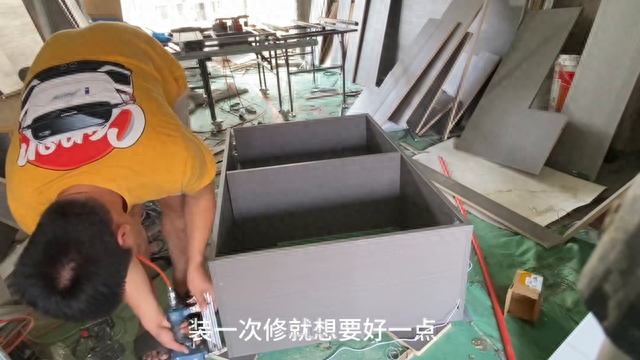 两年前，我决定定制全屋的衣柜，并支付了1万元的费用-1.jpg