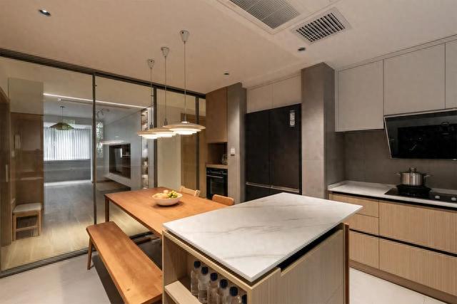 上海夫妻的130㎡家走红，坚持全屋打满柜子，效果那叫一个大气-10.jpg