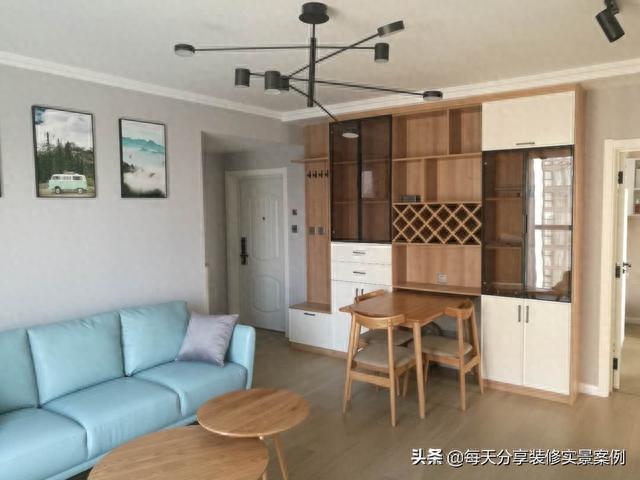 越来越多人不做吊顶，看她家装修，全屋定制的柜子真漂亮，晒晒-3.jpg