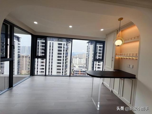 新房全屋打扫干净，装修美式风格，还没布置家具家电看起来很喜欢-3.jpg