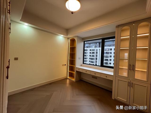 新房全屋打扫干净，装修美式风格，还没布置家具家电看起来很喜欢-4.jpg