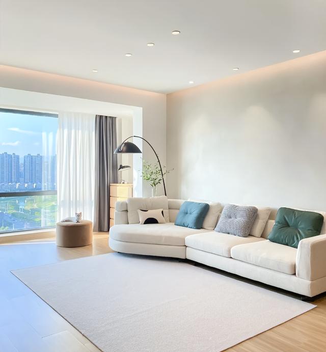 上海00后女生，因极简装修走红，全屋空荡荡，笑称“家徒四壁”风-6.jpg