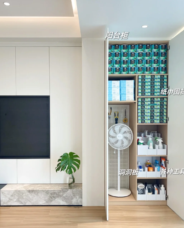 上海00后女生，因极简装修走红，全屋空荡荡，笑称“家徒四壁”风-8.jpg