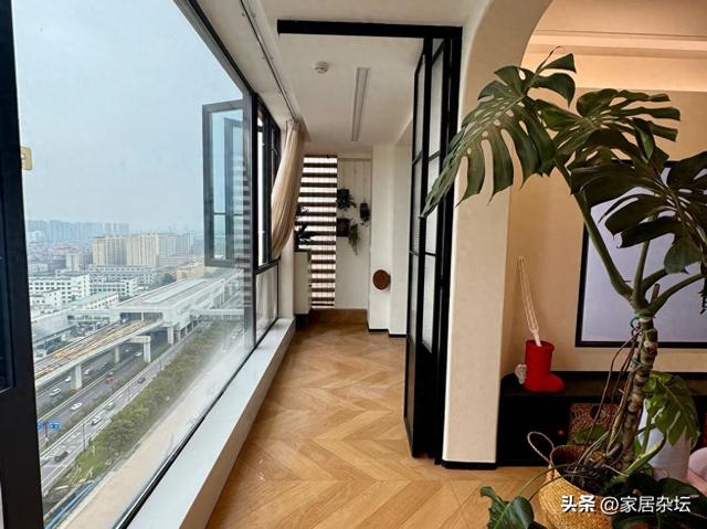 阳台也可以装修这么美！不只是“封一半留一半”，这些做法很机智-1.jpg