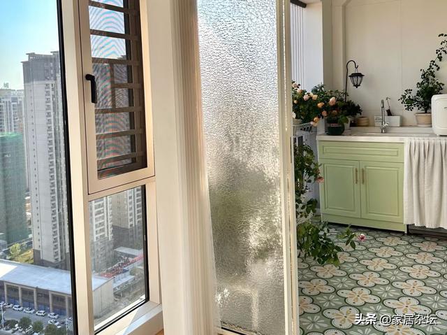 阳台也可以装修这么美！不只是“封一半留一半”，这些做法很机智-5.jpg