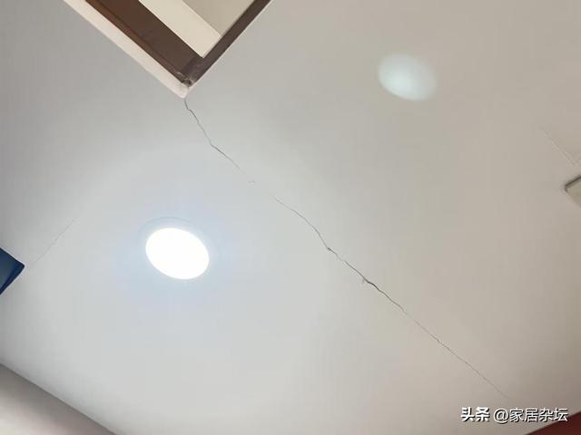 越来越多人不装吊顶了，学学现在流行的3种装修设计，省钱还高级-6.jpg