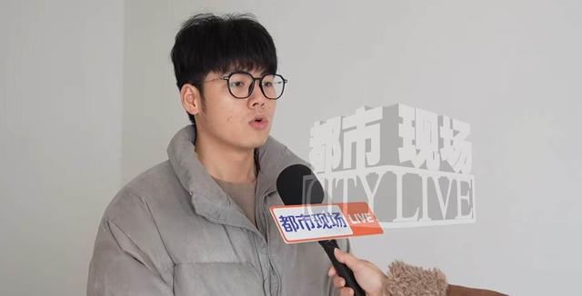 定制家具货不对板 记者帮忙从中调解-2.jpg