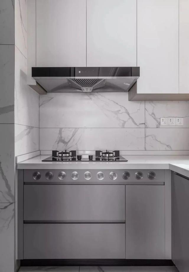 125㎡简约美式风新房，全屋高级灰打造，大气简约，太喜欢了-10.jpg