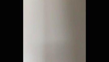 欧派定制柜柜板出现多个孔洞，安装工人仅用贴纸贴住-11.jpg