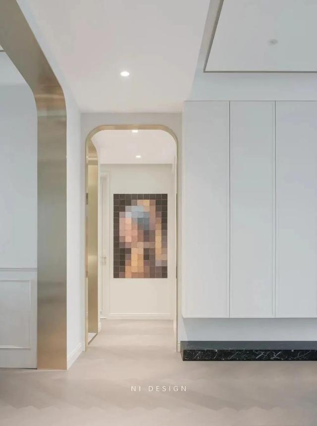 130㎡简约三居，金属勾勒的轻法式浪漫主义-3.jpg