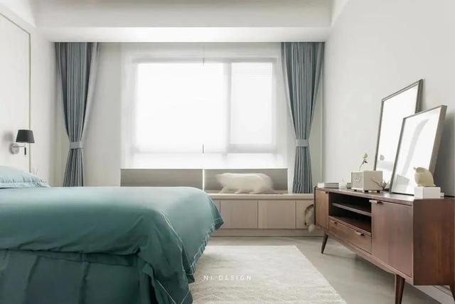130㎡简约三居，金属勾勒的轻法式浪漫主义-16.jpg